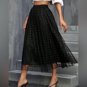 BellanBlue Plaid Mesh Overlay Skirt in Black. Size 3X (18W) EUC